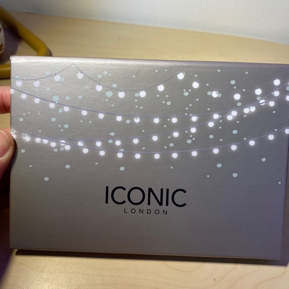 ICONIC LONDON- Blaze Chaser face palette - Picture 2 of 3